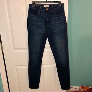 Curvy High-Rise Skinny Jeans in Hayes Wash